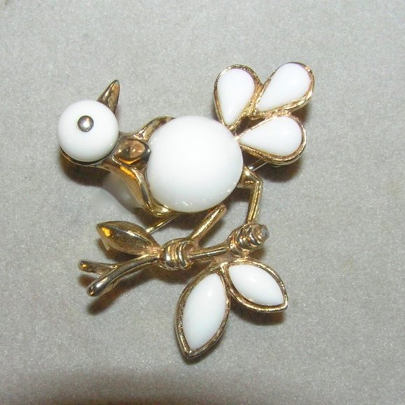 ALFRED PHILIPPE for TRIFARI c1940s Milk Glass Demi - Picture 2 of 3